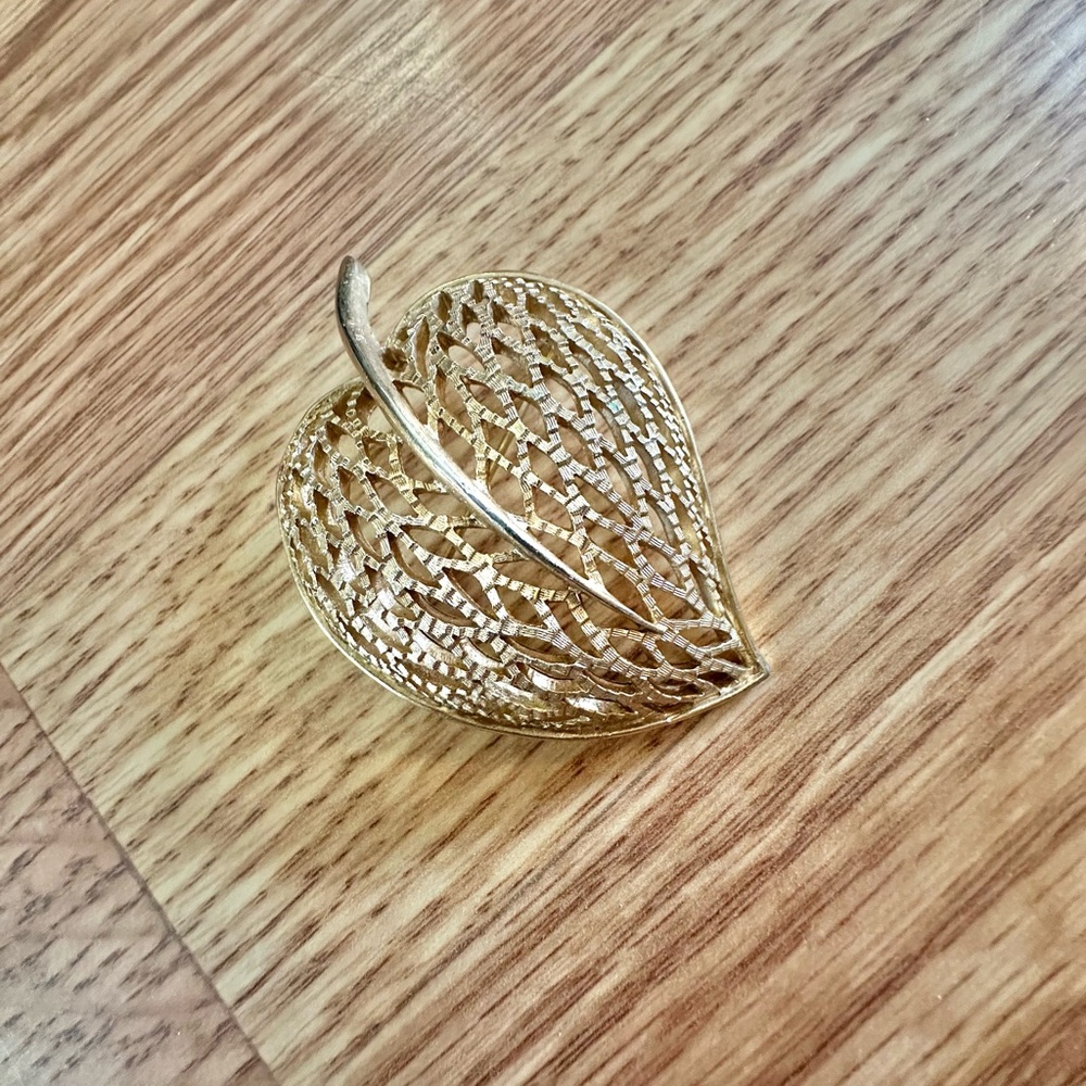 Vintage Signed Crown Trifari Gold Toned Leaf Brooch